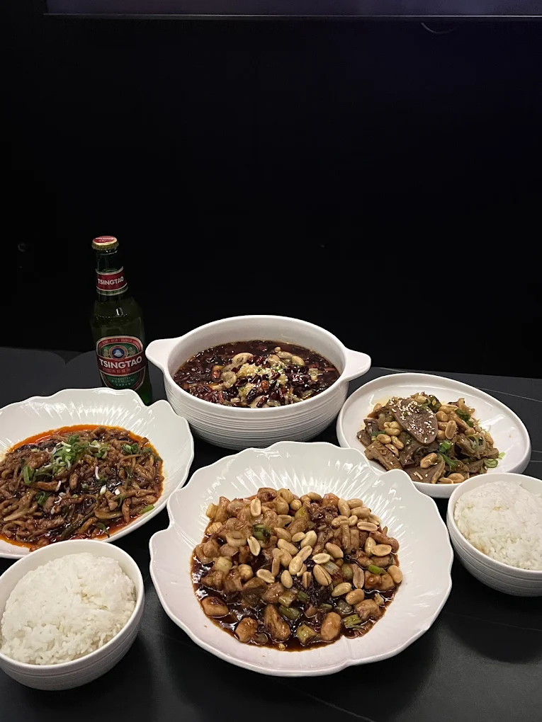 Bistro-Style Comfort Food & Karaoke Nights — Your Perfect Weekday Plan at Galaxy London